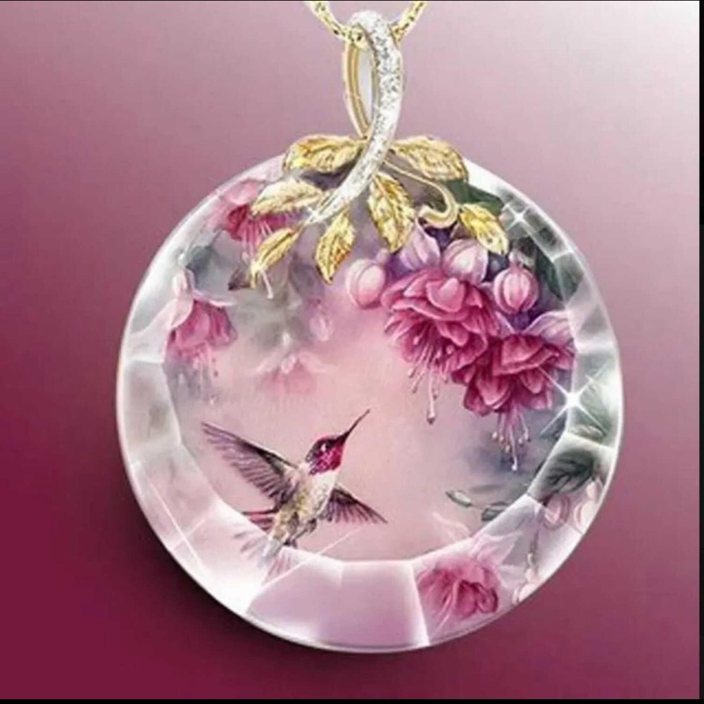 NWT Cute Flower Bird Round Shaped Pendant Necklace‎